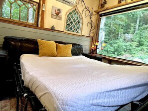 1 bedroom, free WiFi, bed sheets - Magical Enchanted Forest Tiny House Located Near Top Attractions (Sevierville)