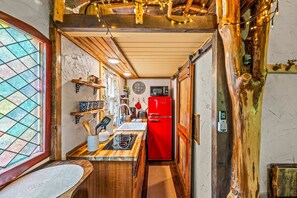 Fridge, microwave, stovetop, coffee/tea maker - Magical Woodland Hobbit House Located Near Top Attractions (Sevierville)