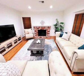 TV - PROMO on 3b2b w/ patio, yards & Sunset pool view (Temple City)