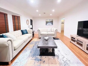 TV - PROMO on 3b2b w/ patio, yards & Sunset pool view (Temple City)