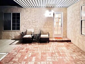 Terrace/patio - PROMO on 3b2b w/ patio, yards & Sunset pool view (Temple City)