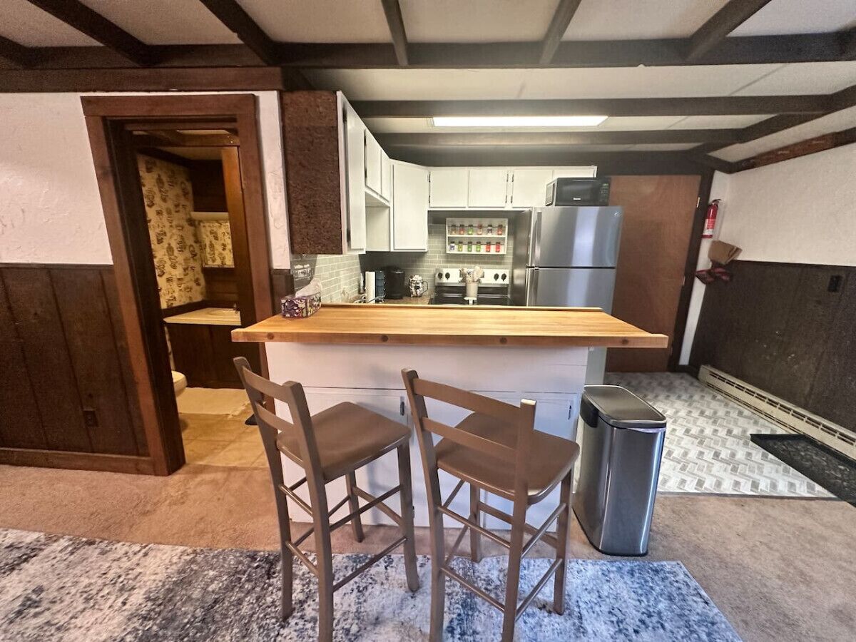 Réfrigérateur, four, plaque de cuisson, cafetière/bouilloire