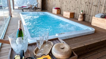 Piscina coperta, piscina all'aperto