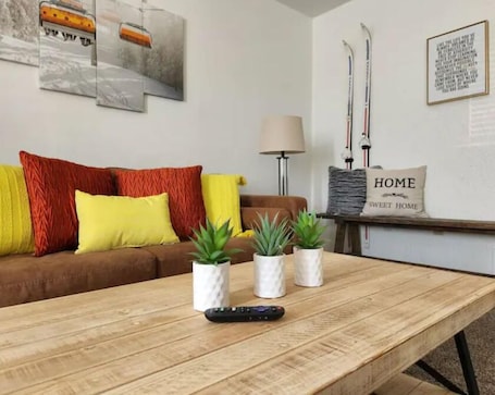 Smart TV, books. Rockwell Inn 3 | 2 King BD | Beautiful Views | Ski