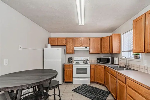 Refrigerador, microondas, horno, placa de cocina