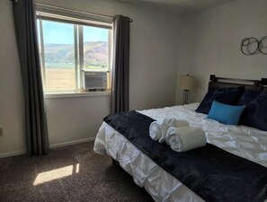 2 bedrooms, desk, iron/ironing board, free WiFi - Rockwell Inn 3 | 2 King BD | Beautiful Views | Ski (Inkom)