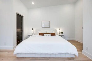 5 bedrooms, WiFi - Modern Chic Build Minutes to the Gulch (Nashville)
