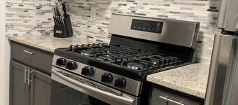 Spacious 4-bedroom house walking distance to Mercedes Benz Stadium & Downtown