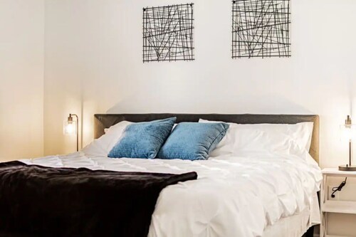 Rockwell Inn 6 | 2 King BD | Beautiful Views | Ski