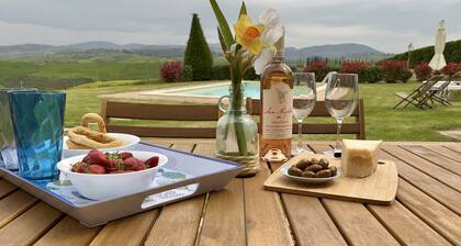 Villa with private pool and panoramic view in beautiful Val d'Orcia