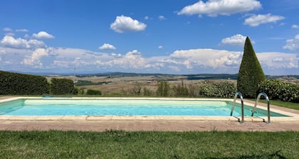 Villa with private pool and panoramic view in beautiful Val d'Orcia