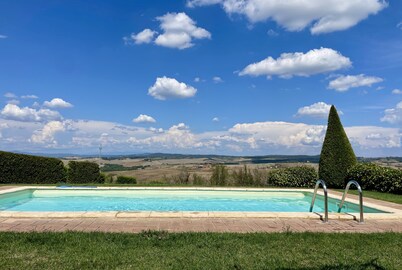 Villa with private pool and panoramic view in beautiful Val d'Orcia