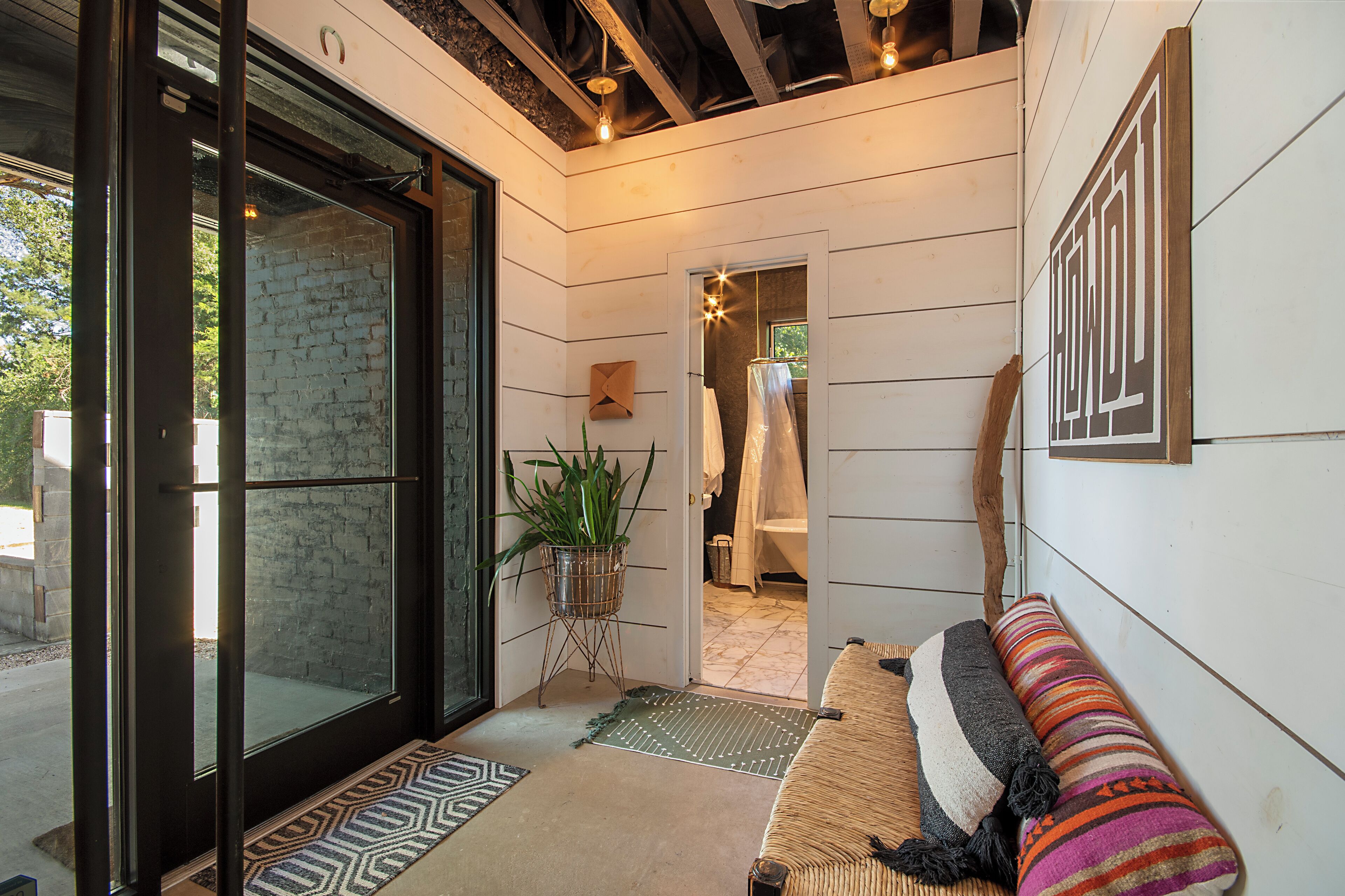 المنشأة من الداخل