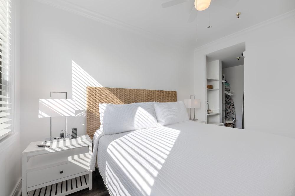 Island Newly Renovated 1 BR King Bed Palm Beach FeWodirekt