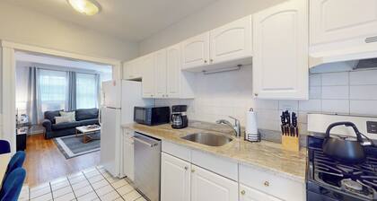 Steps to Longwood Medical,MBTA,Boston,shopping,pkg