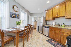 Dining - Perfect North End Studio (Boston)
