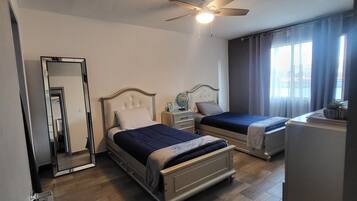 3 多间卧室、办公桌、熨斗/熨衣板、免费 WiFi