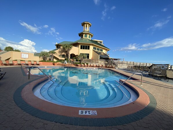 Piscine extérieure, piscine chauffée