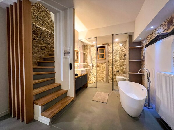 Dusche, Haartrockner, Handtücher, Seife