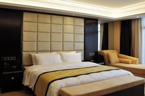 Xingyu Tangsuge Desert Hot Spring Hotel