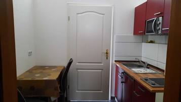 Fridge, microwave, stovetop, electric kettle