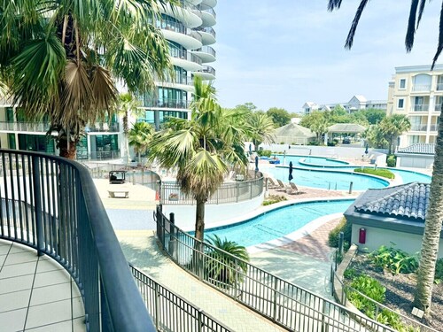 Snowbird Discount! Pet Friendly Unit On The Second Floor With Unbelievable Views