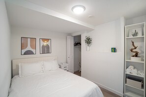 2 habitaciones, escritorio, tabla de planchar con plancha y wifi gratis