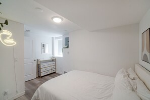 2 habitaciones, escritorio, tabla de planchar con plancha y wifi gratis