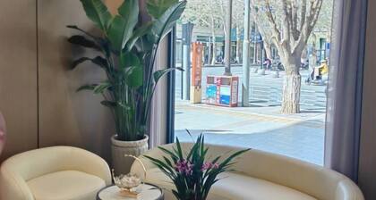 Bowen Elegant Hotel (Dunhuang Night Market Shop)