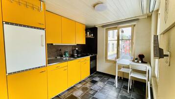 Apartment, 1 Bedroom, Smoking, Balcony | Dining