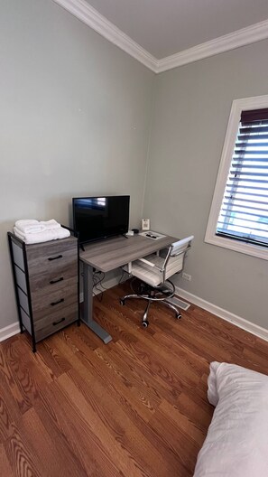 Shared Dormitory, 1 Bedroom | 1 bedroom - Feel At Home In Flo Bright Welcoming Private Room (Lyons)