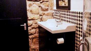 Apartment, 1 Bedroom, City View | Bathroom