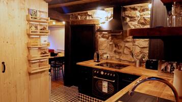 Apartment, 1 Bedroom, City View | Interior