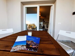 Apartment, 2 Schlafzimmer | Speisen im Freien