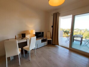 Apartamento, 2 quartos | Opções para refeição