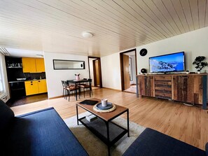 Living area - Newly Furnished Beautiful old Building Apartment in the Center With Apple TV (St. Gallen)