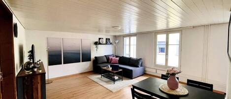 Apartment, 1 Bedroom, City View | Living room