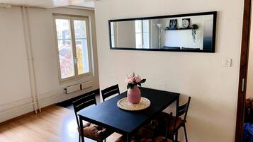 Apartment, 1 Bedroom, City View | Dining