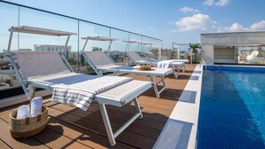 A rooftop pool area with lounge chairs and a clear view of the city skyline. - Sanders Crystal 1 - Cute 1-bdr Apt w Shared Pool (Limassol)