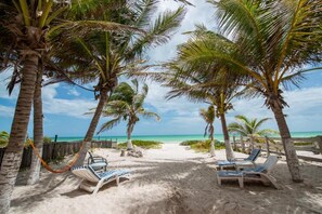 Bungalow, 3 Bedrooms, Accessible, Smoking | Pantai