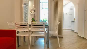 Apartment, 1 Bedroom, Balcony, River View | Interior