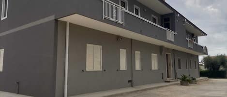 Zimmer, 3 Schlafzimmer, Balkon | Fassade der Unterkunft