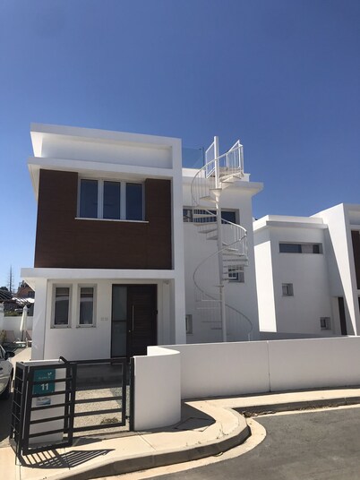 Beautiful Detached Modern Villa With Pool
