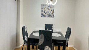 Casa, 2 habitaciones | Restaurantes