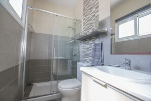 Villa, 4 Bedrooms, Private Pool, Garden View | Bathroom - Protaras Holiday Villa An8 (Paralimni)