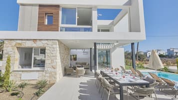 Vila, 5 quartos, para fumantes, piscina particular | Fachada