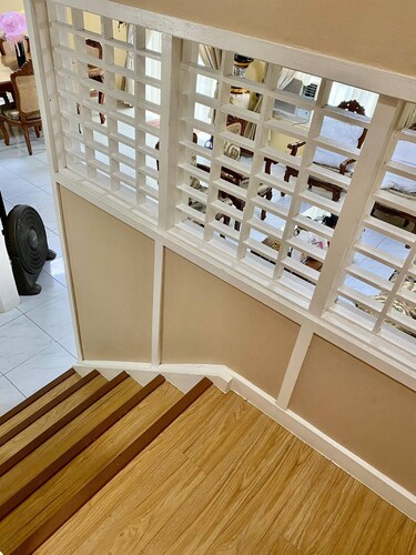 House w 3 Bedrooms And 3 Baths - Free Parking