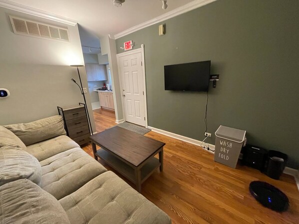 Interior - Cozy, Clean Updated Sensational Bright Relaxing Private Room Ren (Lyons)