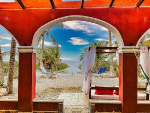 Property grounds - Beachfront 3 Bedroom Hacienda del Cuyo (El Cuyo)