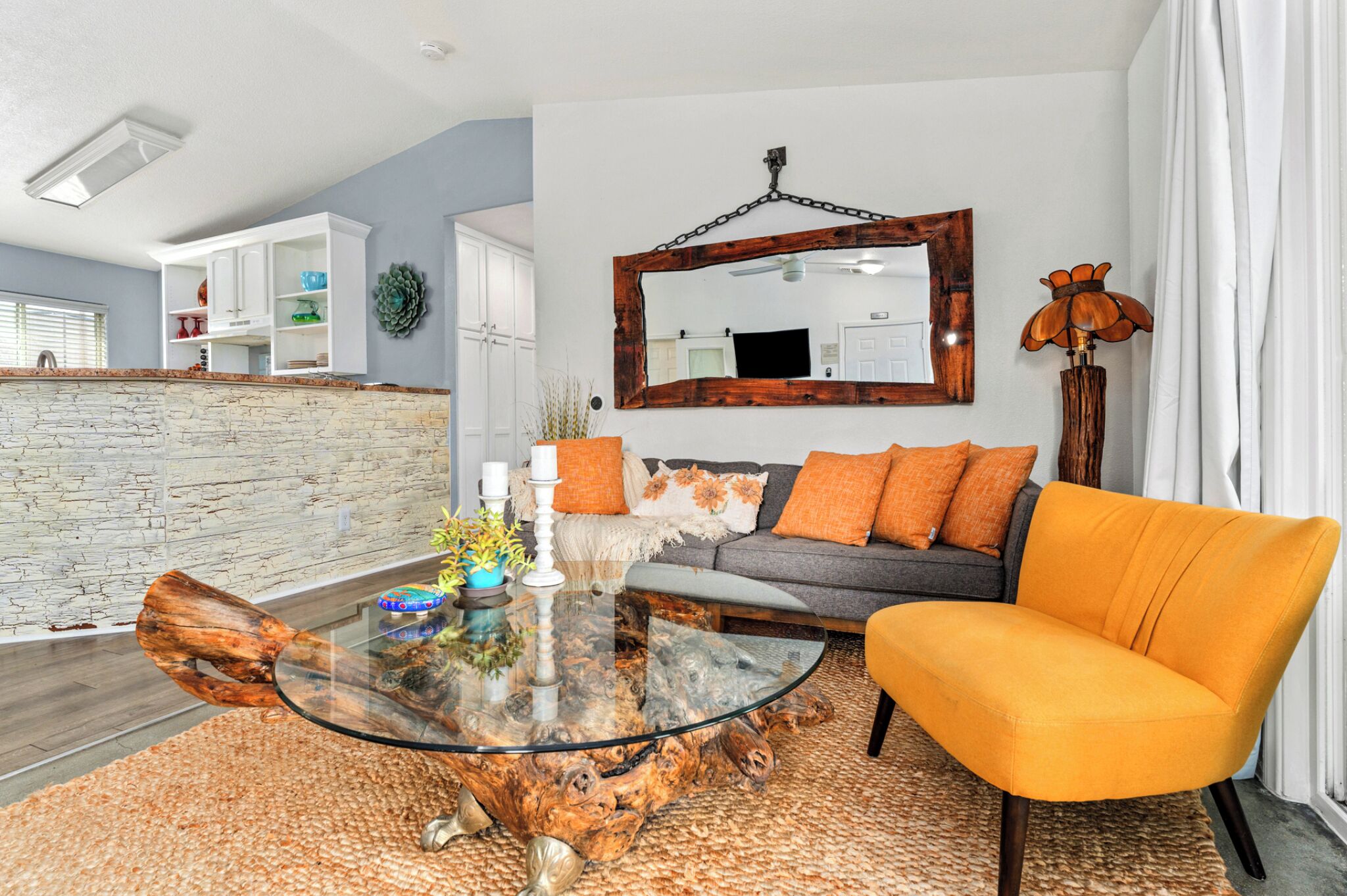 House, 3 Bedrooms, Accessible, Smoking | Living room | Books